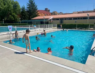 Más de 60 niños disfrutan de la ludoteca municipal de verano en Alba de Tormes | Ayuntamiento de Alba de Tormes
