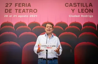 Mañueco en la Feria de Teatro de Ciudad Roodrigo