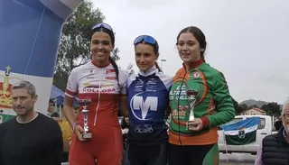 La ciclista salmantina Vega Iglesias se lleva el trofeo de escuelas en Cantabria