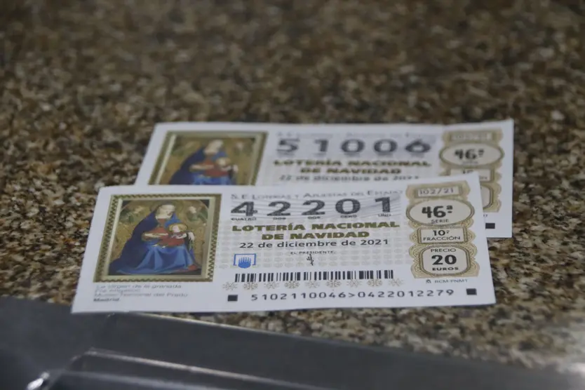 Colas infinitas para comprar la lotería de navidad de la Universidad de Salamanca 