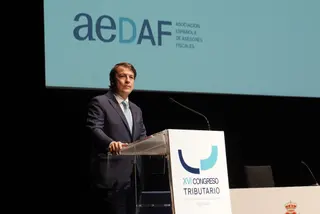 Mañueco en el XVI Congreso Tributario.