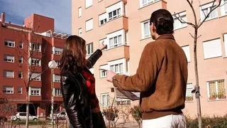 La edad media de emancipación de los jóvenes se eleva hasta los 29 años