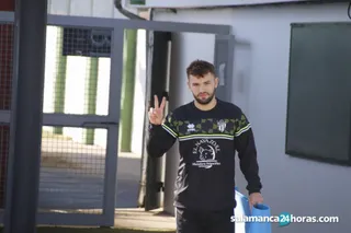 Spahiu, en un entrenamiento con el Guijuelo.