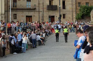 Imagen de un calle cortada durante la Ofrenda Floral del año pasado en honor a Santa María de la Vega | Belén Hurtado