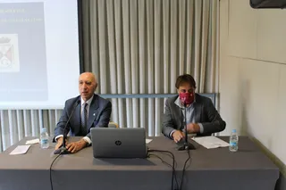 Juan Antonio González,presidente de Honor de la Sociedad de Geriatría, y Fernando Castaño, concejal de Turismo. XXV Jornadas Envejecimiento (1)