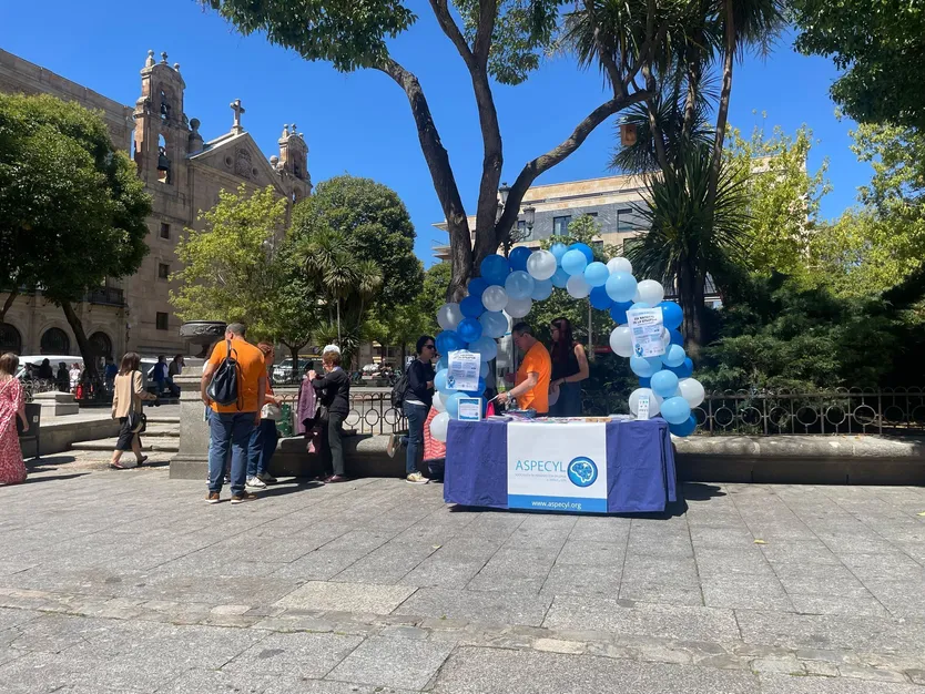 Puesto de información sobre epilepsia en la plaza de los Bandos