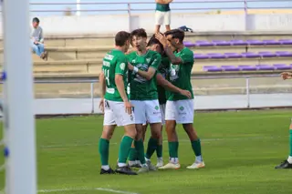 Los jugadores del Guijuelo celebran un gol ante el Becerril | FOTO CD GUIJUELO