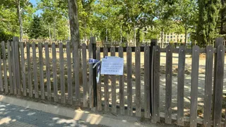 Pipicán precintado de la avenida de Salamanca por el envenenamiento de unos perros