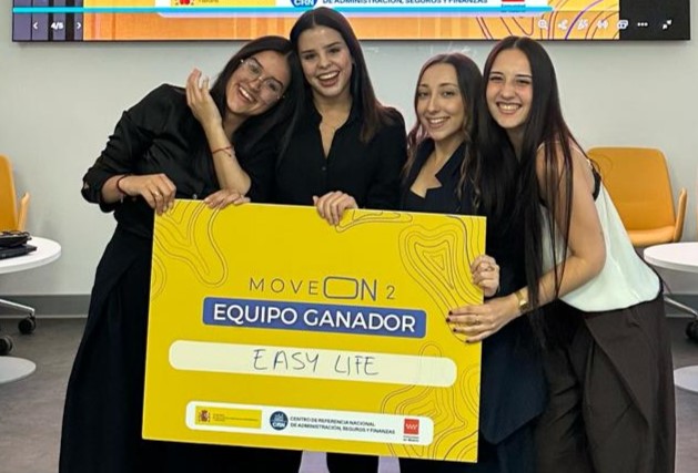 Natalia Crespo, Susana D&iacute;ez, Seila Garc&iacute;a y Mar&iacute;a Gonz&aacute;lez, ganadoras del hakat&oacute;n de marketing 'Move ON 2'