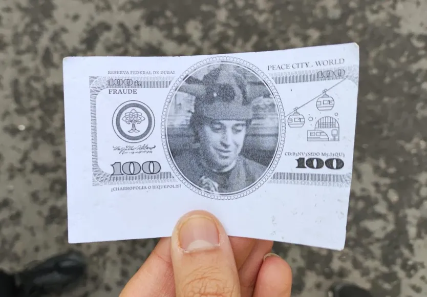 Billete repartido por los 