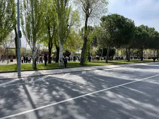 Largas colas en el Multiusos para recibir la vacuna contra el coronavirus este jueves