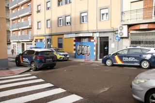 Policía Nacional en la calle Volta. Fotos Andrea M.