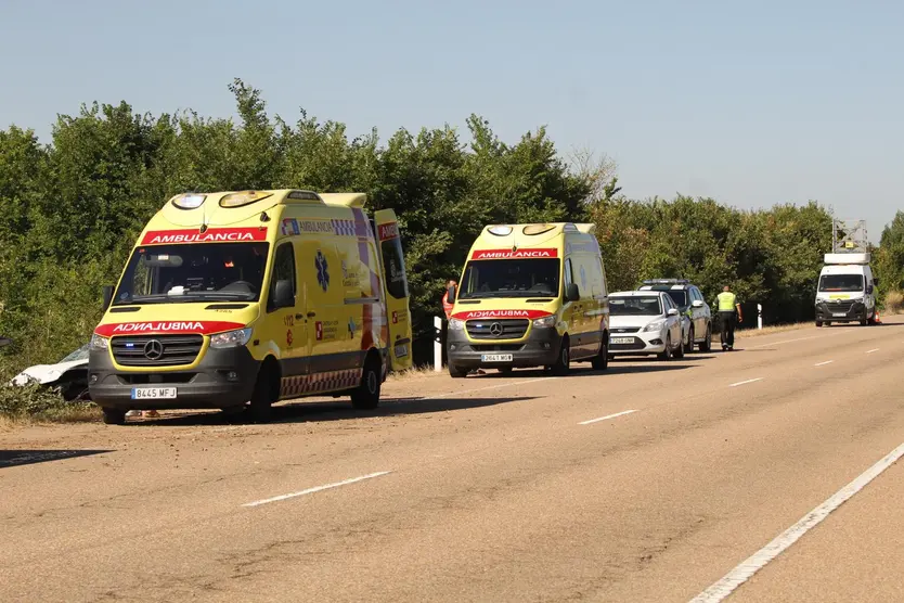 La salida de vía de un coche en Aldehuela de la Bóveda se cobra cuatro heridos, dos de ellos menores