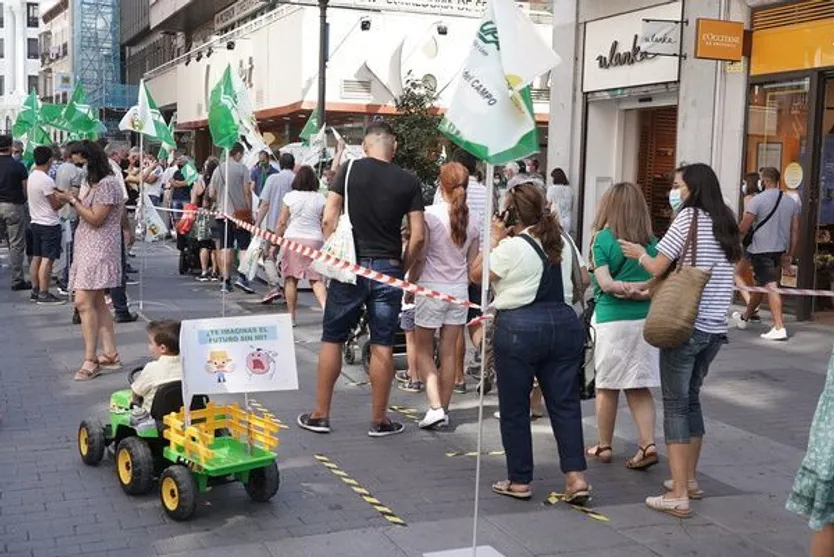 Reparto de leche en Valladolid. ICAL