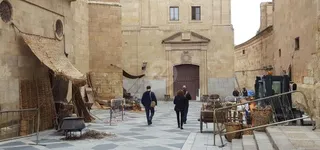 Comienzan los preparativos para retomar el rodaje de la serie Still Star Crossed