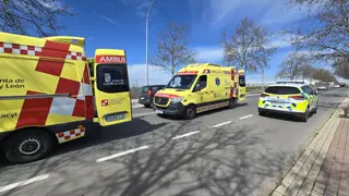 Colisión entre tres turismos en la avenida de San Agustín. Fotos Andrea M