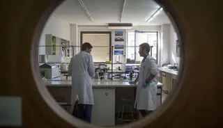 Investigadores en un laboratorio