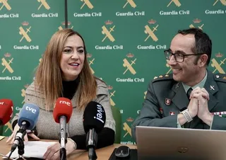La delegada del Gobierno en Castilla y León, Virginia Barcones presenta una operación contra la ciberdelincuencia junto al coronel jefe de la Comandancia de Valladolid, Manuel Andrés Velarde. Foto ICAL