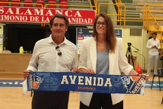 Presentación de Anna Montaña a como nueva entrenadora de Perfumerías Avenida