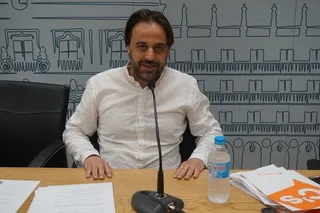 El concejal Fernando Castaño acusa a su homólogo Gabriel de la Mora de utilizar su cargo municipal para intereses particulares