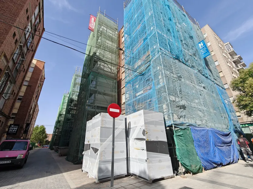 Obras en el entorno residencial de la calle Gladiolos, en el barrio de Garrido