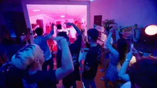 Una imagen de archivo de una fiesta en el piso de una residencia EP