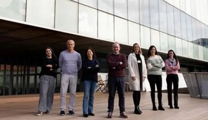 Enrique López-Poveda, catedrático del Área de Otorrinolaringología de la USAL, al frente de su grupo de investigación. Foto Comunicación Universidad de Salamanca