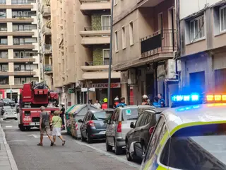 Bomberos y Policía de Salamanca en la calle Rodríguez Fabrés | S24H