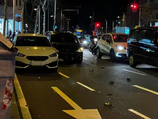 GALERÍA Choque entre un autobús y dos turismos en la avenida de Mirat (5)