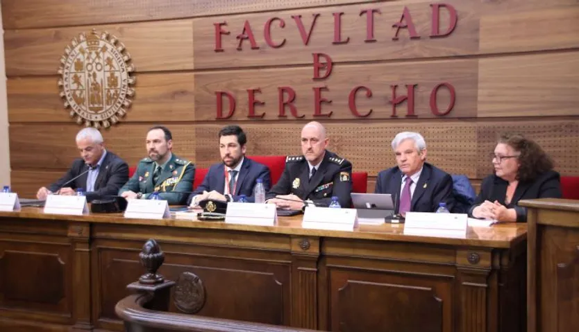Mesa redonda “Terrorismo y sociedad”, organizada por la cátedra Almirante Martín Granizo y el Centro Memorial de las Víctimas del Terrorismo