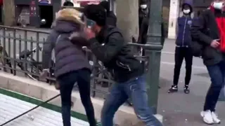 VÍDEO | Deportado un español por tirar a una mujer por las escaleras del metro en París