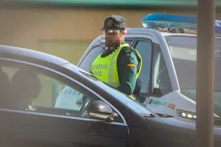 Guardia Civil durante un control en Carbajosa