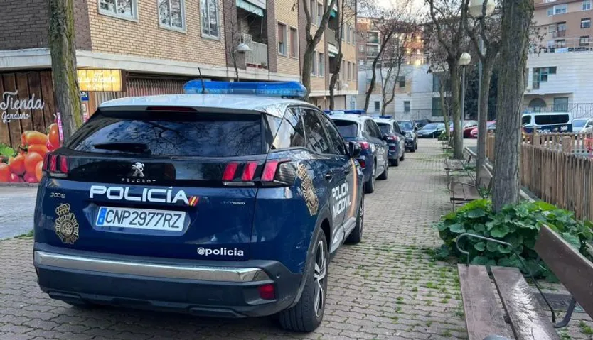 Policía Nacional en la calle Alfareros (1)