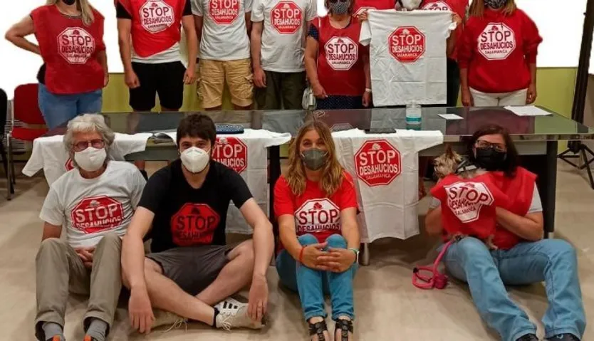 Voluntarios de la plataforma Stop Desahucios Salamanca.
