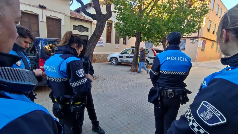 Efectivos de la Policía Local de Salamanca ayudan en la recuperación del municipio de Benetúser