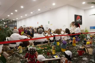 La Navidad también se teje en Salamanca con el belén de ganchillo de ZOES | Mateo G.J.