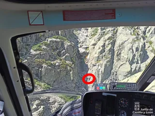 Evacuación de un escalador de la Sierra de Gredos. Fotos Junta de CyL. Foto de archivo.