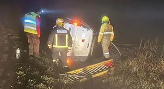 Bomberos de Alba de Tormes en el vuelco de una furgoneta