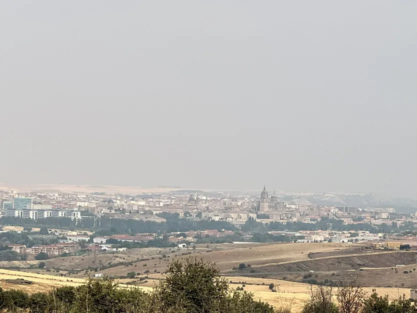 Salamanca capital afectada por el humo de los incendios en la provincia, Extremadura y Portugal
