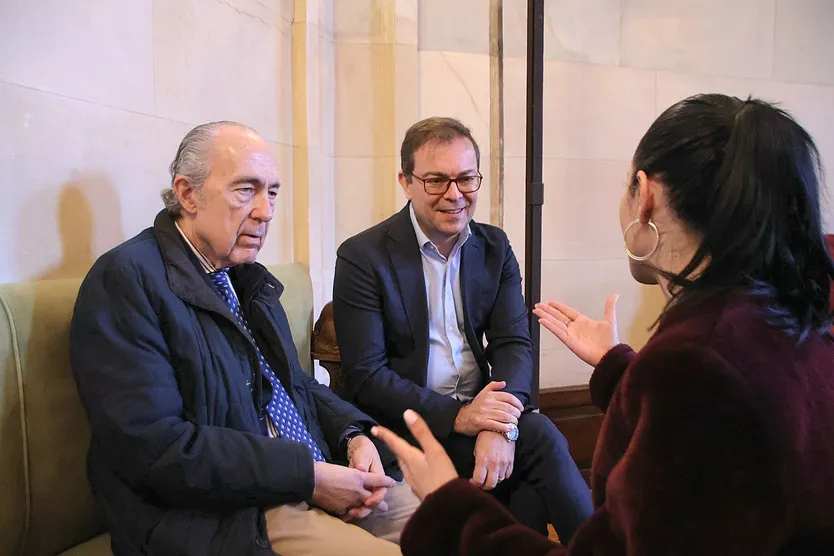 Entrevista a Luis Alberto de Cuenca y el novelista Javier Sierra