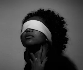 Ojos vendados. Foto Pexels. (2)