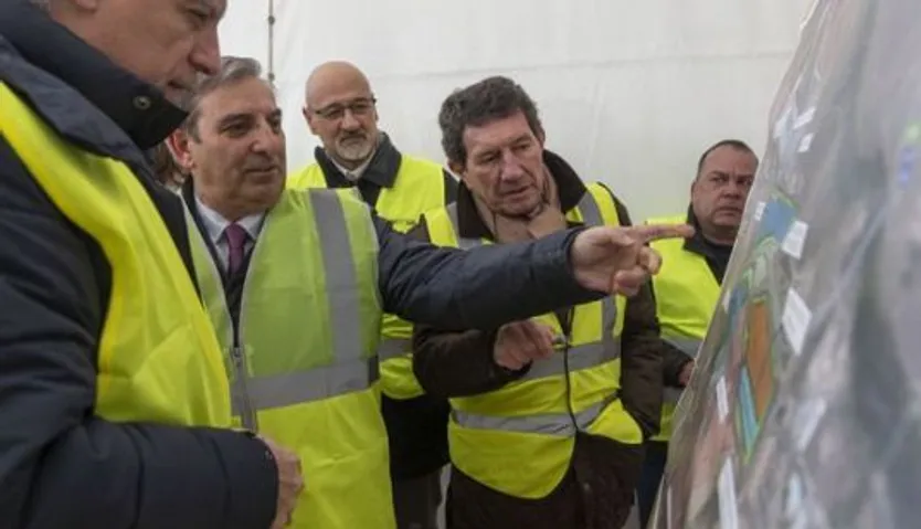 Visita de Puerto del alcalde de Salamanca Carlos García Carbayo junto con el consejero de Movilidad y Transformación Digital de la Junta de Castilla y León, José Luis Sanz. Foto ICAL