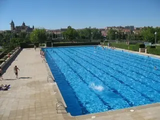 1356358