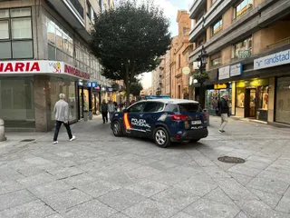 Policía Nacional en la calle Zamora