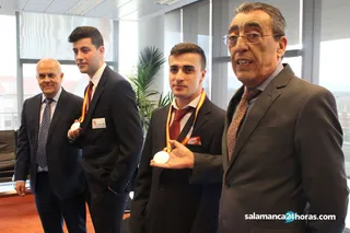 Bienvenido Mena recibe a los alumnos y profesores con motivo de los premios FP Skills 11
