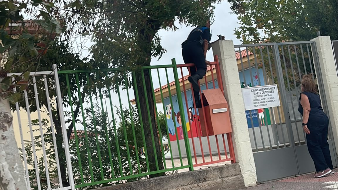 Polic&iacute;a Local De Santa Marta En Un Incendio