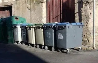 Miróbriga adecenta sus contenedores de basura orgánica