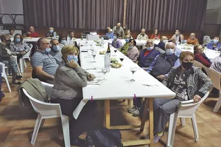 Los miembros del Coro popular de Villoruela se ha vuelto a reunir de manera presencial después de año y medio.