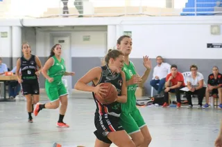 La USAL femenina se impone al Plasencia y mantiene el liderato