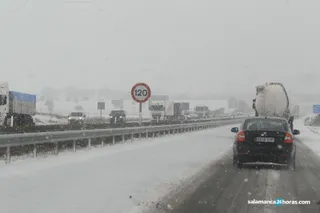 Nieve carretera tráfico (7)